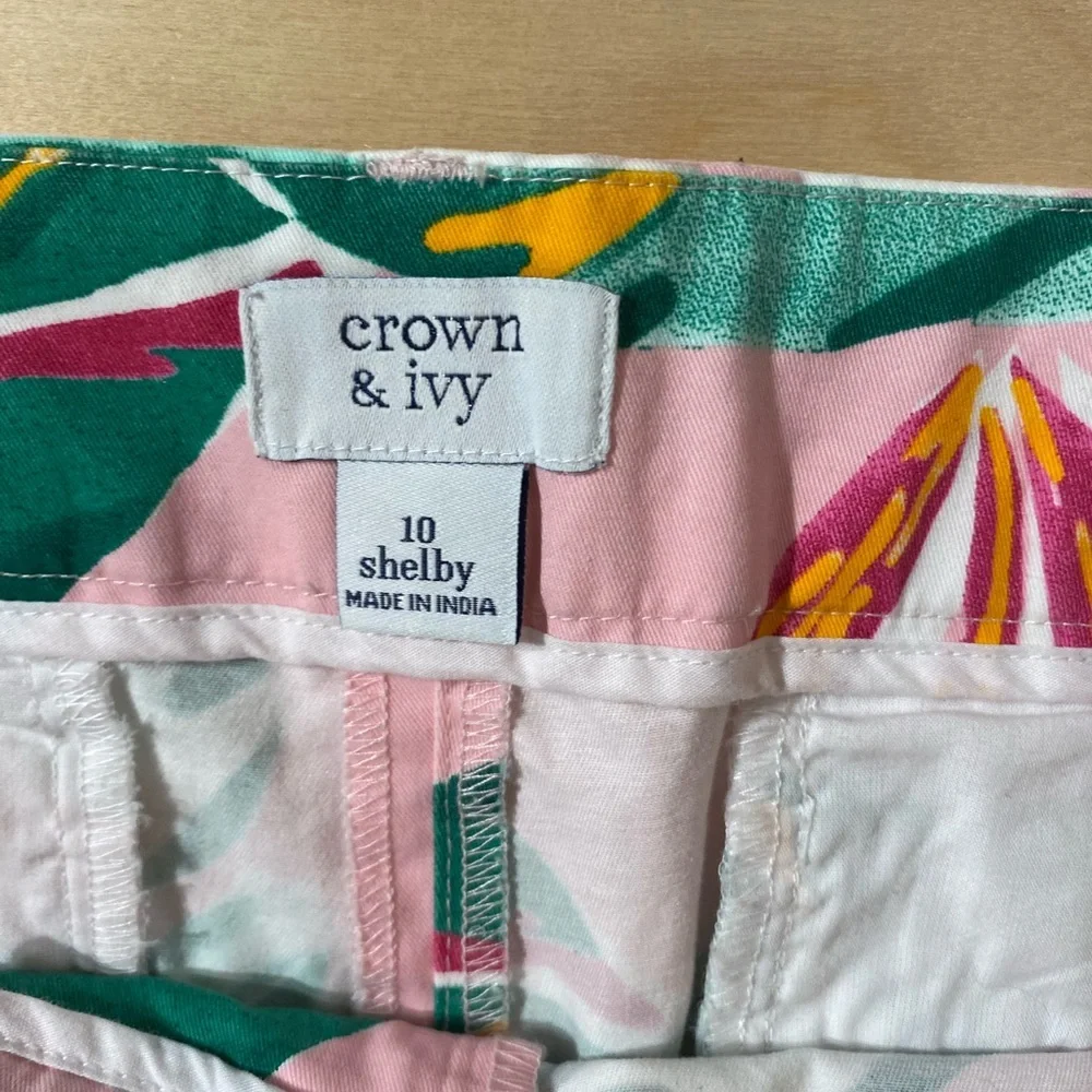 Crown & Ivy Pink and Green Tropical Print Women Shorts 10 Shelby (B)